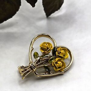 "5/$25" Yellow Rose Boquet Heart Goldtone Brooch Pin